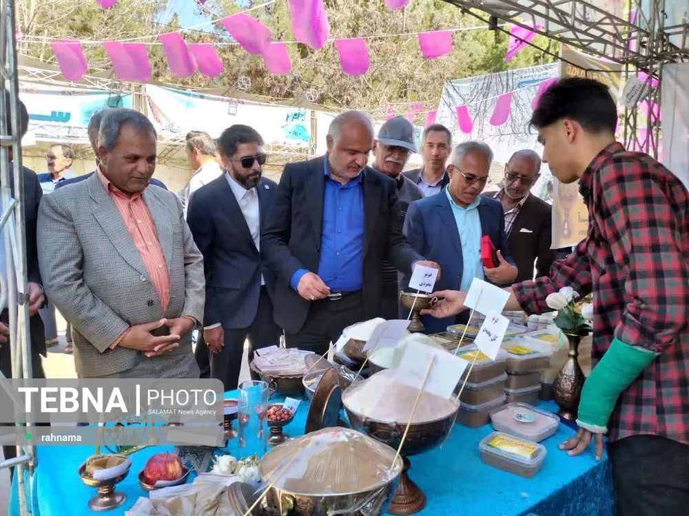 فعالیت ۱۵ نمایشگاه صنایع دستی در استان کرمان/آغاز به کار نمایشگاه صنایع دستی شهرستان سیرجان