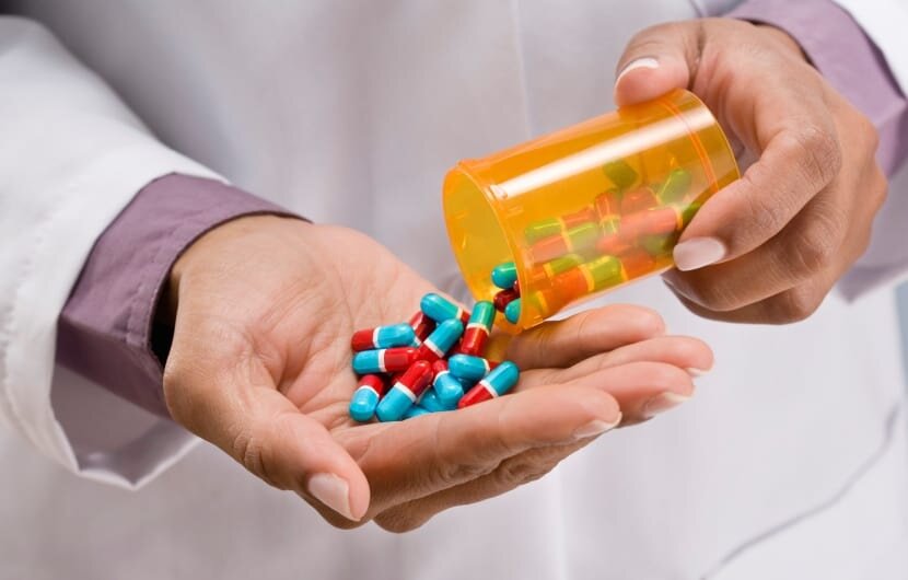 مصرف دارو بدون تجویز و نظارت پزشک پیامدهای جدی به دنبال دارد مصرف دارو بدون تجویز و نظارت پزشک پیامدهای جدی به دنبال دارد
