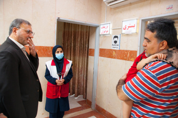 بازدید دبیرکل هلال‌احمر از درمانگاه نباء در نجف اشرف