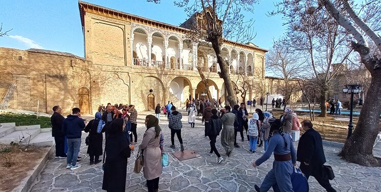 رشد ۱۵ درصدی اقامت مسافران نوروزی در کردستان/ ورود ۸۹۳ هزار گردشگر و مسافر نوروزی به کردستان