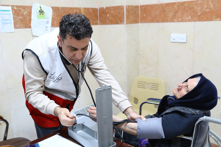 خدمات درمانی هلال احمر به زائران در نجف اشرف
