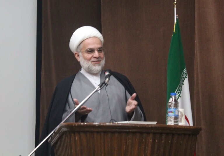 در پیشبرد اهداف نهضت اسلامی تیز هوشی به خرج دهید