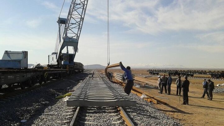 سهام دولت در پروژه راه آهن سیرجان_ بردسیر_ کرمان واگذار شود