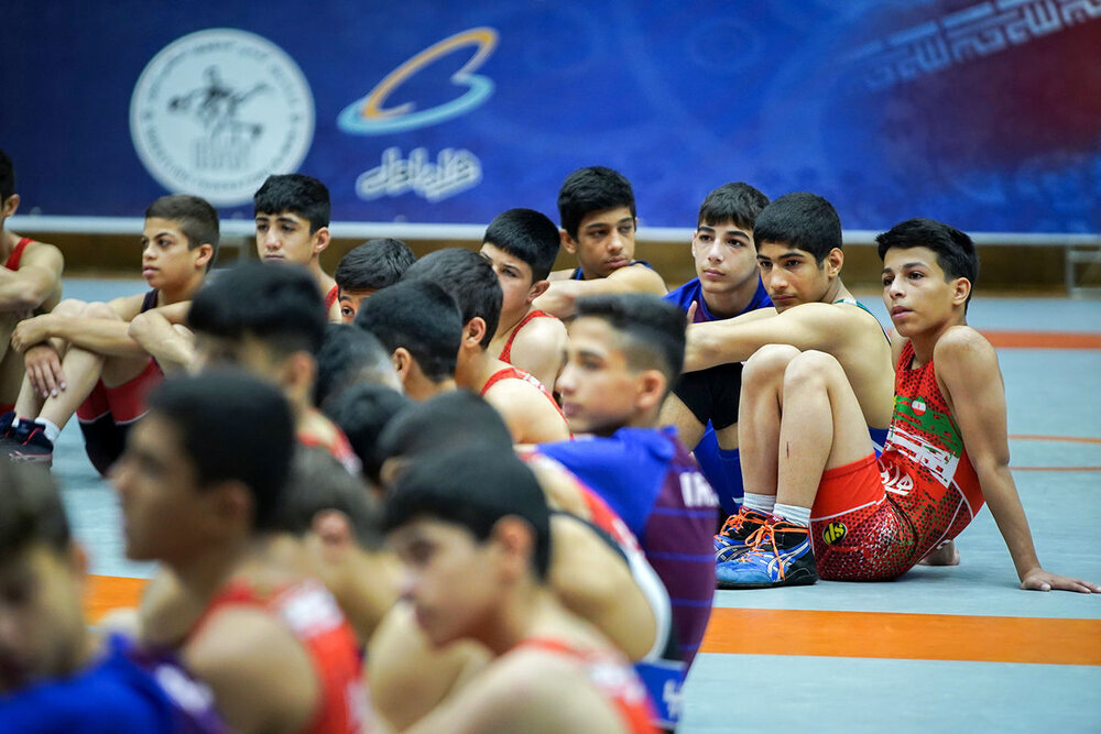 رقابت‌های کشتی نونهالان کردستان آغاز شد