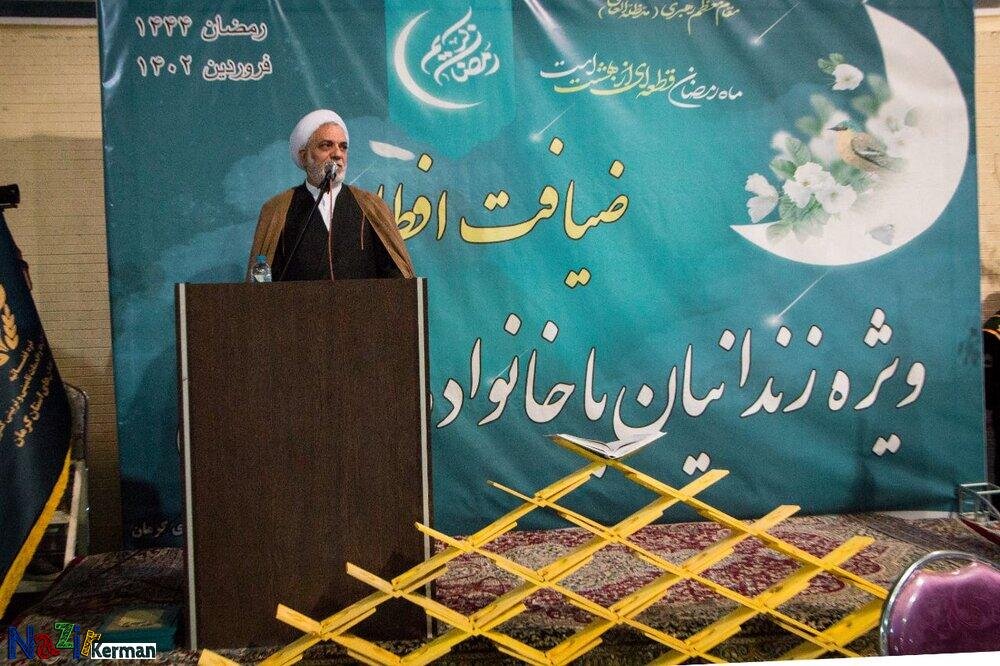 عیدانه دستگاه قضا به مددجویان زندان های استان کرمان/ مرخصی یک هفته ای مددجویان زندانی بمناسبت عید فطر