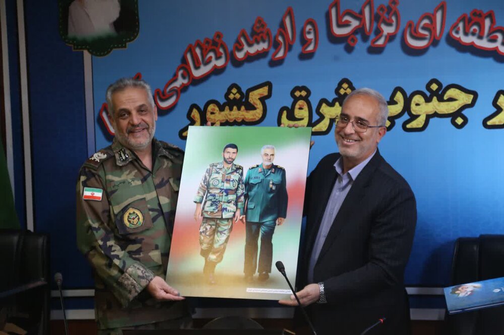 ارتش بار سنگینی را از دوش انقلاب برداشته است