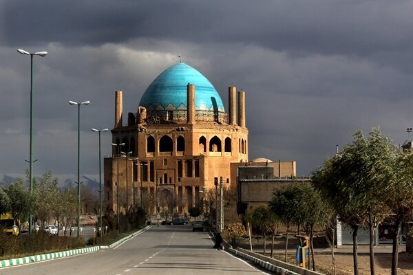 نمایی از گنبد سلطانیه، یکی از جاذبه های گردشگری استان زنجان