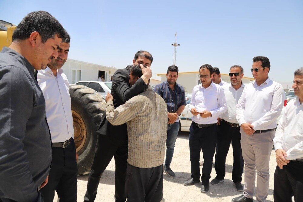 تجلیل از کارگران نمونه شرکت های مستقر در منطقه ویژه اقتصادی لامرد