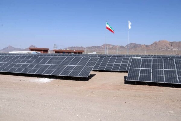 نخستین پنل خورشیدی مدارس استان کرمان در راور به بهره برداری رسید