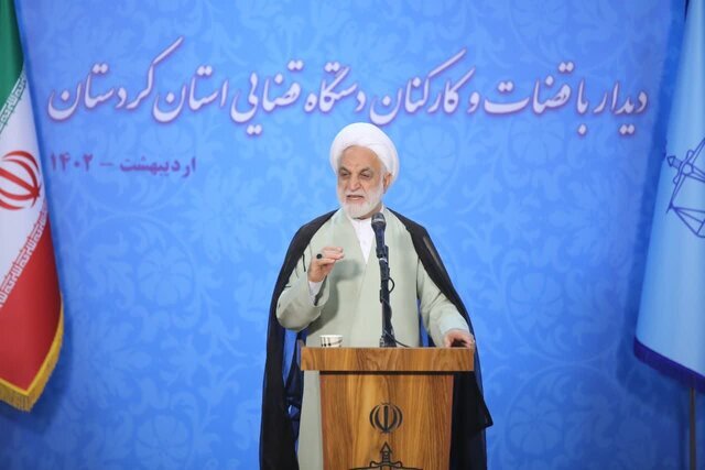  تلاش در جهت برقراری صلح و سازش در پرونده های قضایی
