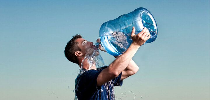 اهمیت نوشیدن آب برای کاهش وزن