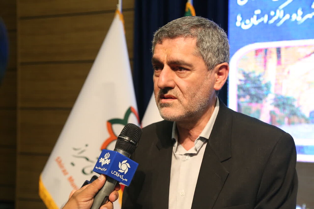 استاندار فارس : نیازمند نگاه جامع مدیریت شهری و شوراهای اسلامی شهرها هستیم
