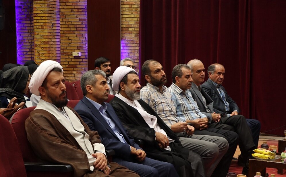 همایش تجلیل از ۴۰ مامای نمونه کشوری در کرمان برگزار شد