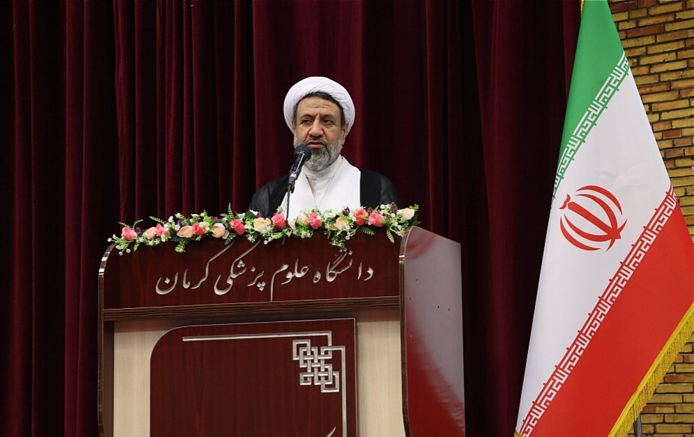 همایش تجلیل از ۴۰ مامای نمونه کشوری در کرمان برگزار شد