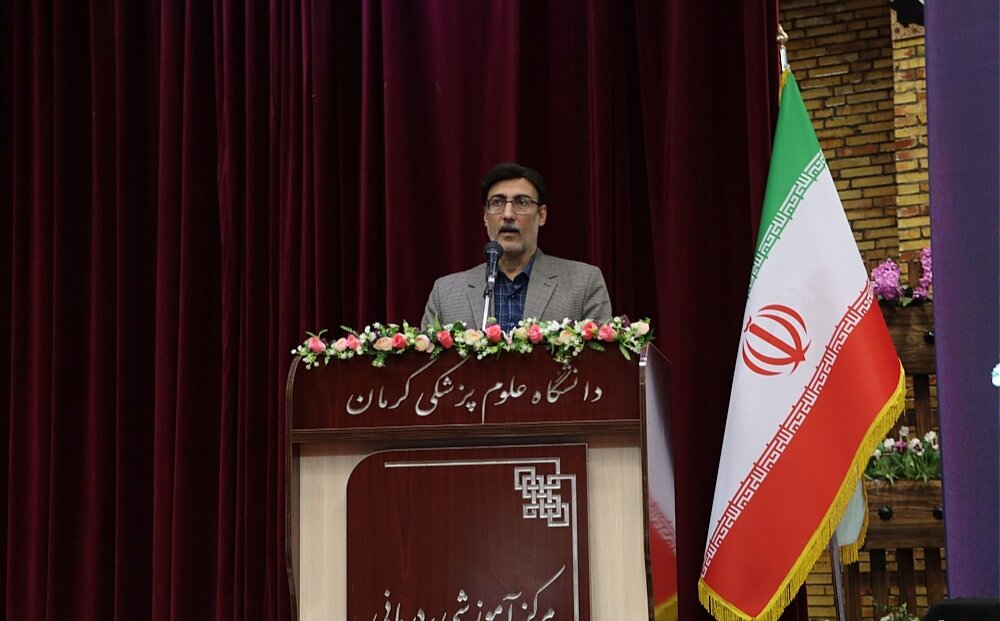 همایش تجلیل از ۴۰ مامای نمونه کشوری در کرمان برگزار شد