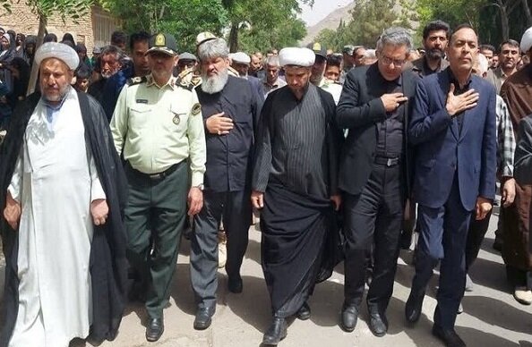 خداحافظ ای داغ بر دل نشسته/ تشییع پیکر "شهید عبدلی" بر دستان مردمان دیار کریمان