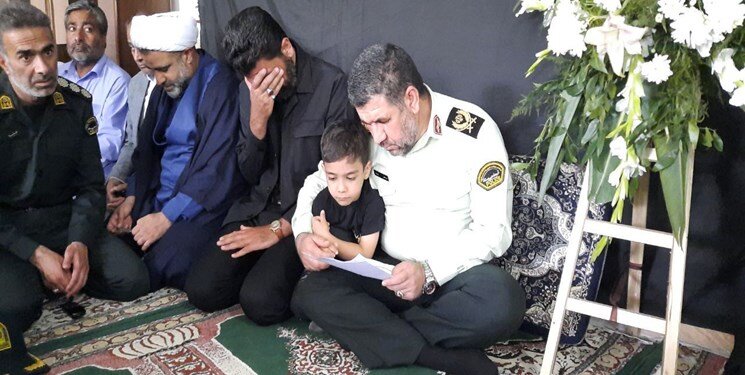 خداحافظ ای داغ بر دل نشسته/ تشییع پیکر "شهید عبدلی" بر دستان مردمان دیار کریمان