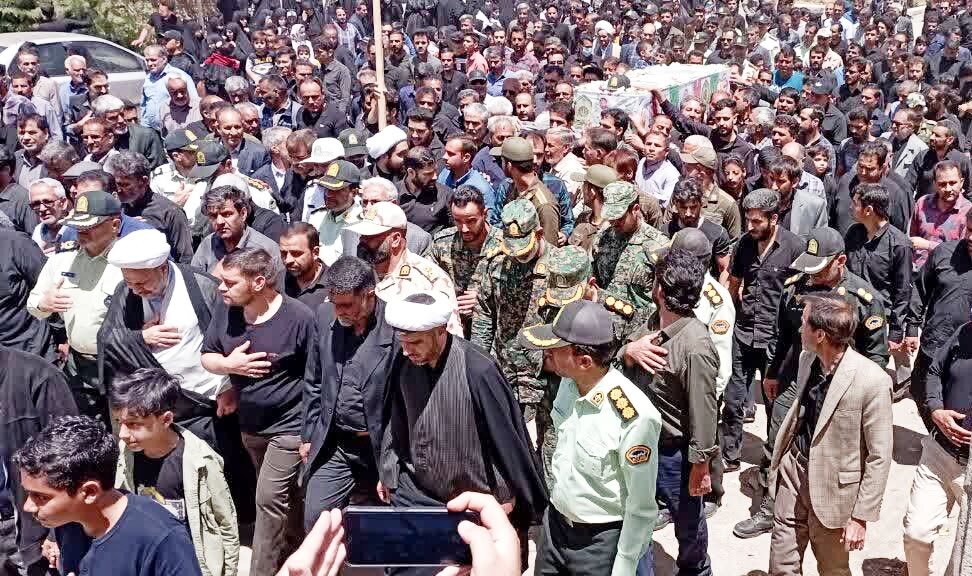 خداحافظ ای داغ بر دل نشسته/ تشییع پیکر "شهید عبدلی" بر دستان مردمان دیار کریمان