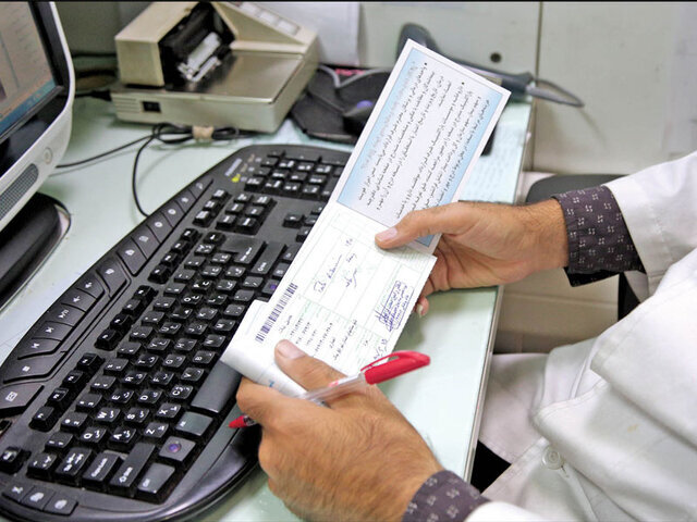 پزشکان پایتخت همچنان نسخه کاغذی می نویسند