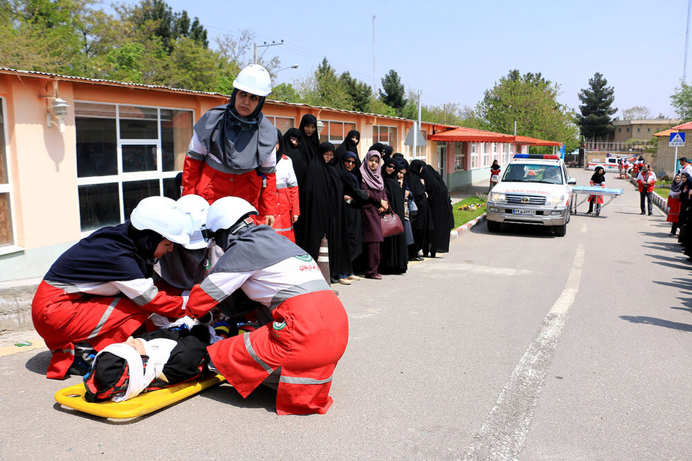 سیاست محدود کننده برای حضور امدادگران خانم  نداریم/فعالیت ۲۰ هزار نجاتگر آقا در سطح کشور 