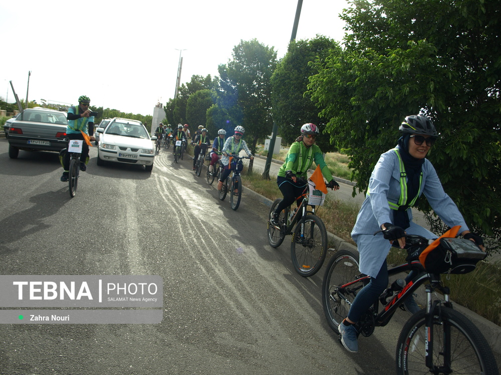همایش دوچرخه سواری بمناسبت روز جهانی" ام اس" و هفته" بدون دخانیات" در زنجان برگزار شد

