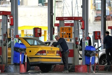 یک خودرو پشت سر هم از کارت آزاد جایگاه سوختگیری نکند