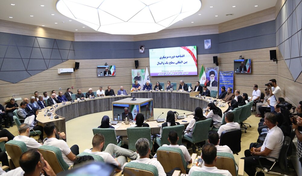 آغاز دوره مربیگری بین المللی سطح یک والیبال به میزبانی سنندج