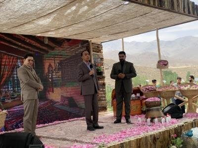 شمیم گل های محمدی بر مزار سردار دلها / آغاز پانزدهمین جشنواره گل محمدی بردسیر کرمان