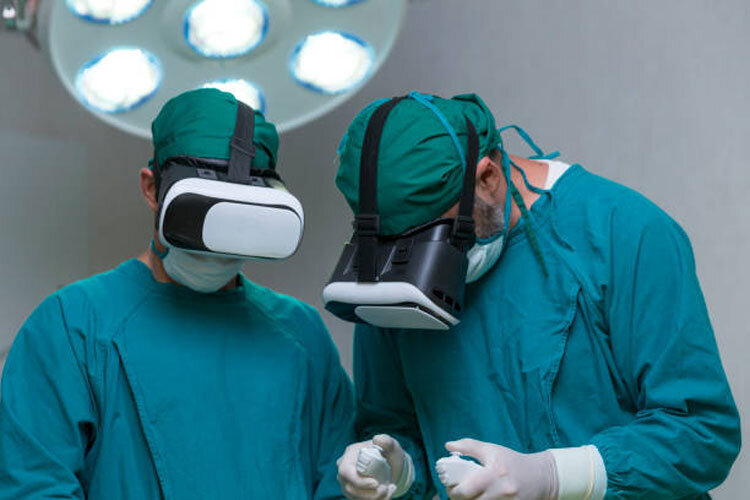 عینک های هوشمند به کمک جراحان میروند