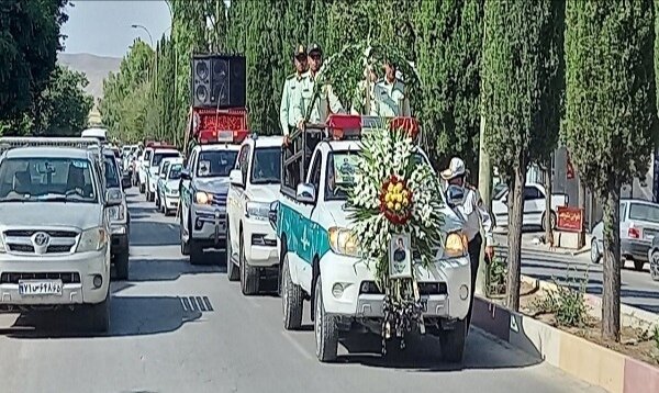 خداحافظی مادرانه از جنس سکوت/تشییع باشکوه پیکر شهید کریمی در بافت