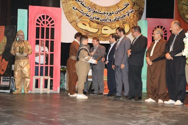 برگزیدگان نخستین جشنواره استانی تئاتر خیابانی "زیویه" معرفی شدند