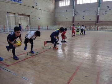 گزارش تصویری اوقات فراغت دانش آموزان در مدرسه فوتسال پدیده ساز زاهدی شهر لامِرد- عکاس : سمیه زاهدی