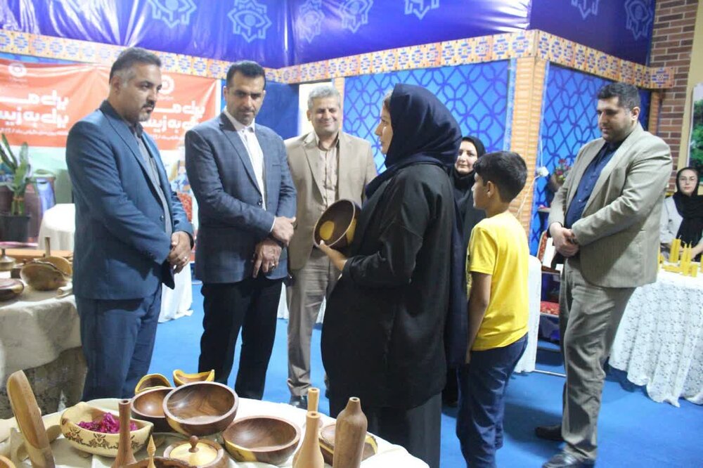 بازدید سرپرست هیات ناشنوایان ساری از نمایشگاه توانمندی بهزیستی