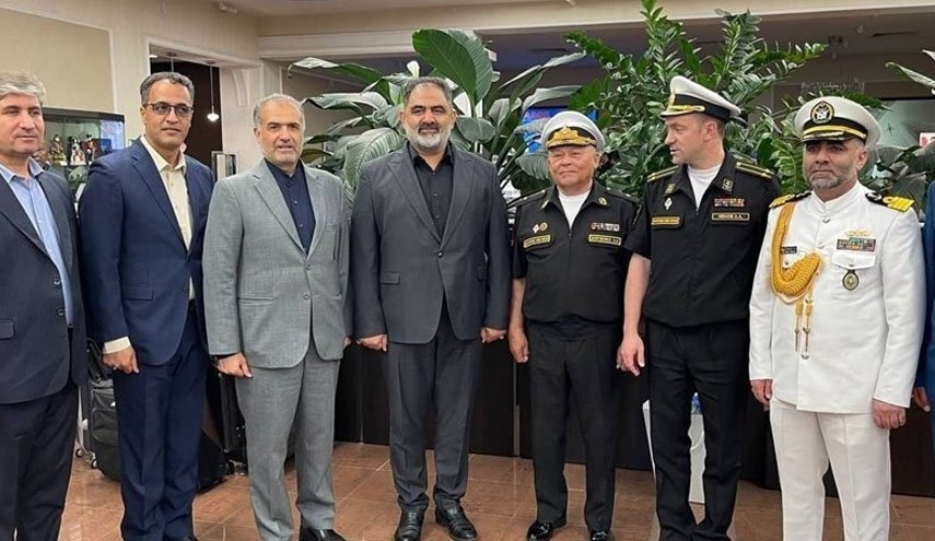فرمانده نیروی دریایی ارتش به روسیه سفر کرد