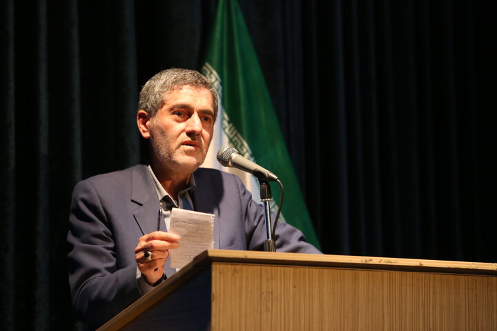 استاندار فارس: خبرنگاران نقدهای منصفانه و کارشناسانه همراه با پیشنهاد ارائه دهند