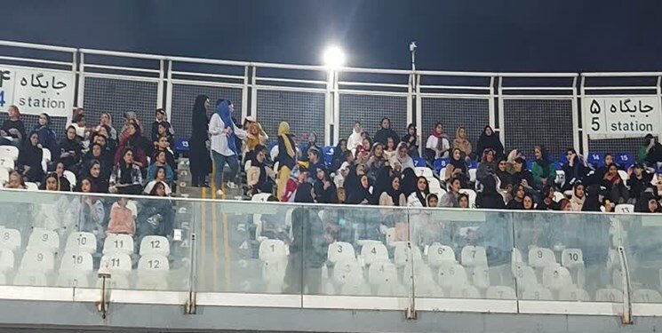 سیرجان؛ اولین میزبان حضور بانوان در ورزشگاه ها+ تصاویر