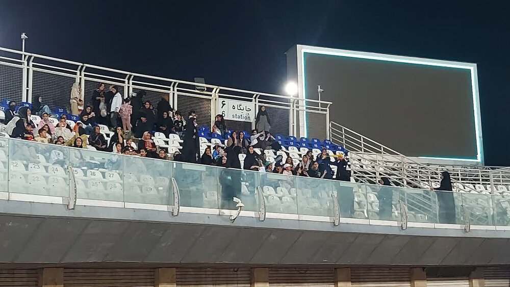 سیرجان؛ اولین میزبان حضور بانوان در ورزشگاه ها+ تصاویر