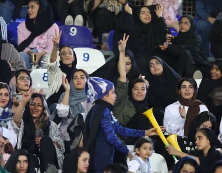 سیرجان؛ اولین میزبان حضور بانوان در ورزشگاه ها+ تصاویر
