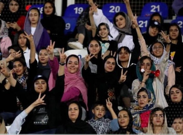 سیرجان؛ اولین میزبان حضور بانوان در ورزشگاه ها+ تصاویر