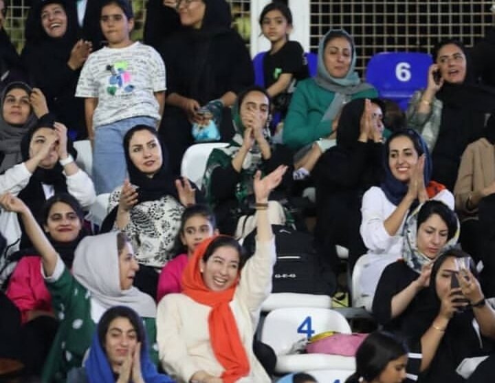 سیرجان؛ اولین میزبان حضور بانوان در ورزشگاه ها+ تصاویر