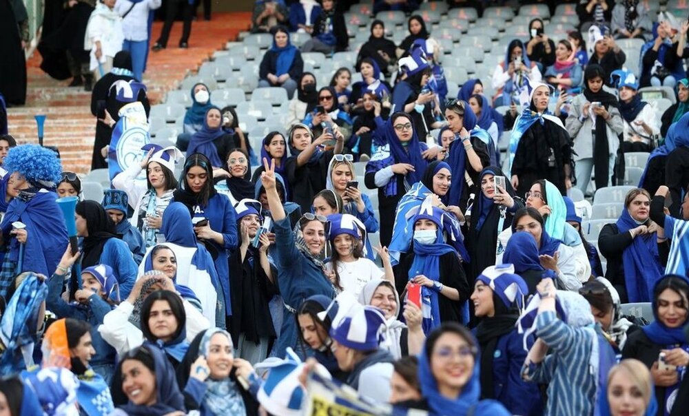 سیرجان؛ اولین میزبان حضور بانوان در ورزشگاه ها+ تصاویر