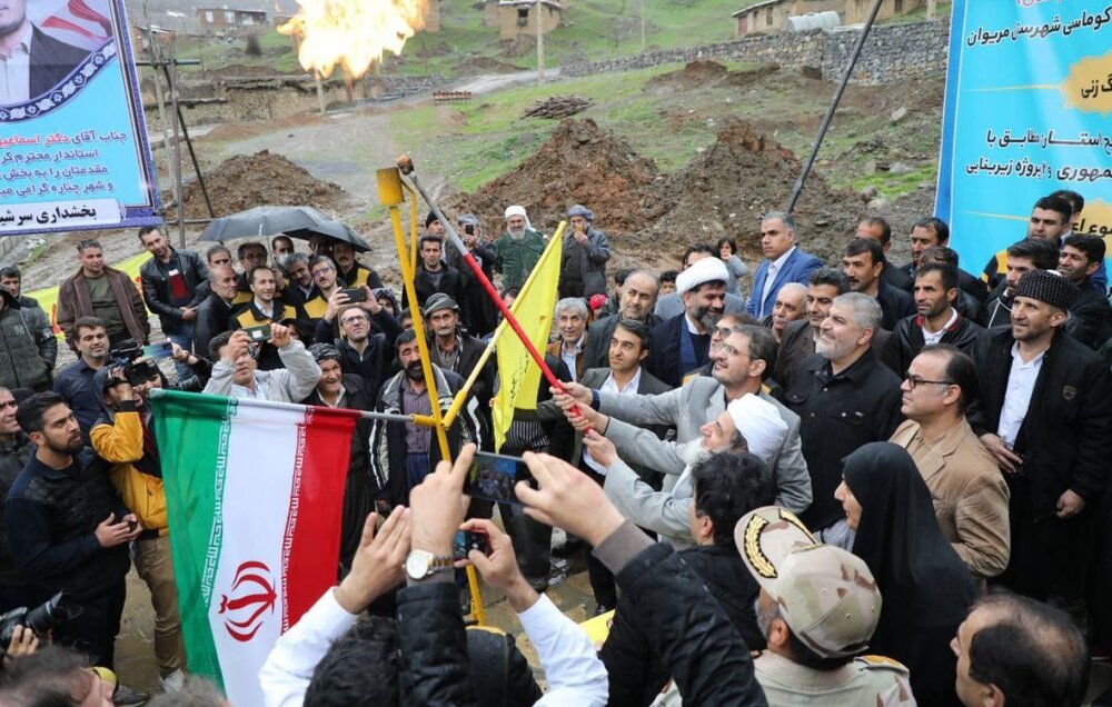افتتاح و کلنگ زنی ۱۰۰ پروژه گازرسانی در کردستان در هفته دولت