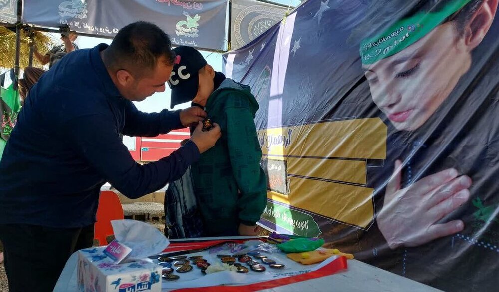 دست سازه‌های کودکان کردستانی به دست زائران کودک اربعین می رسد