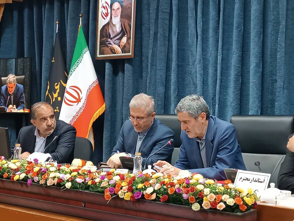 بررسی راه های توسعه اقتصادی استان و تامین سخت افزارهای مورد نیاز فرمانداری ها