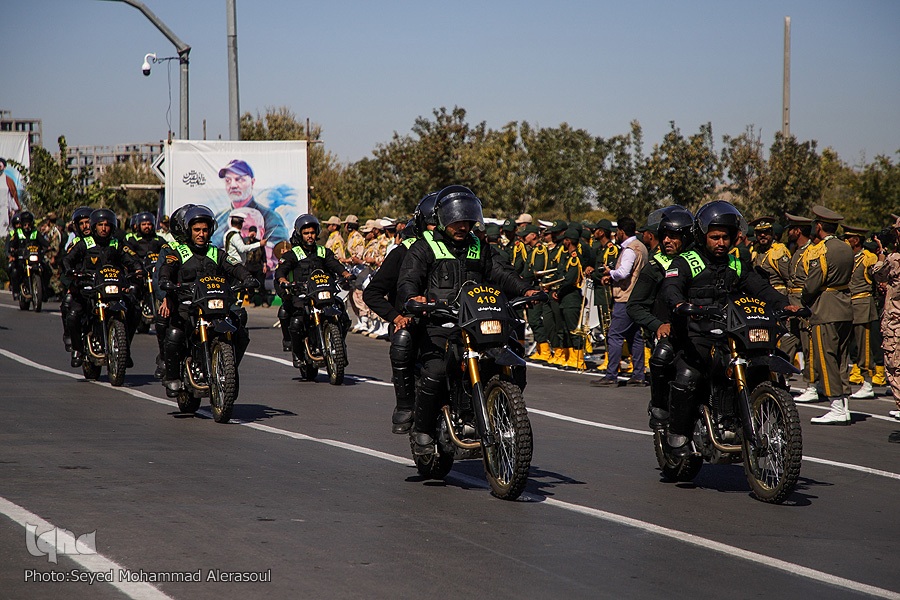 مراسم رژه نیروهای مسلح در مشهد+ عکس