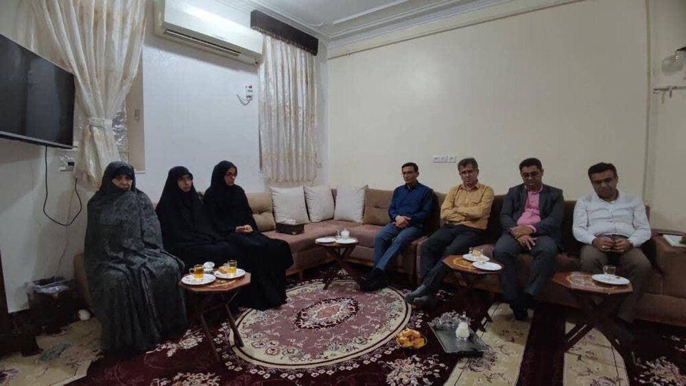 دیدار با خانواده‌ی شهداء منتسب به کارکنان و دانشجویان دانشگاه آزاد اسلامی واحد لامِرد
