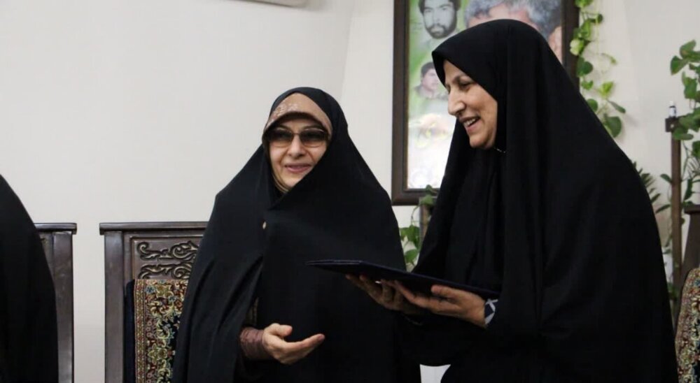 ادای احترام معاون رئیس جمهور به مقام شهید حاج قاسم سلیمانی