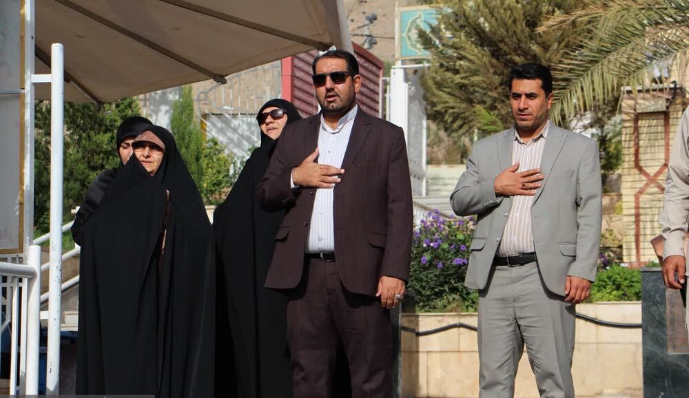 ادای احترام معاون رئیس جمهور به مقام شهید حاج قاسم سلیمانی