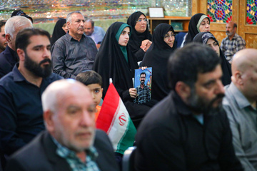گزارش تصویری: دیدار رییس جمهور محترم با خانواده معظم شهدا و جانبازان حادثه تروریستی شاهچراغ (ع)عکس دریافتی