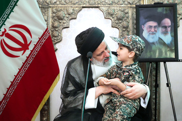 گزارش تصویری: دیدار رییس جمهور محترم با خانواده معظم شهدا و جانبازان حادثه تروریستی شاهچراغ (ع)عکس دریافتی